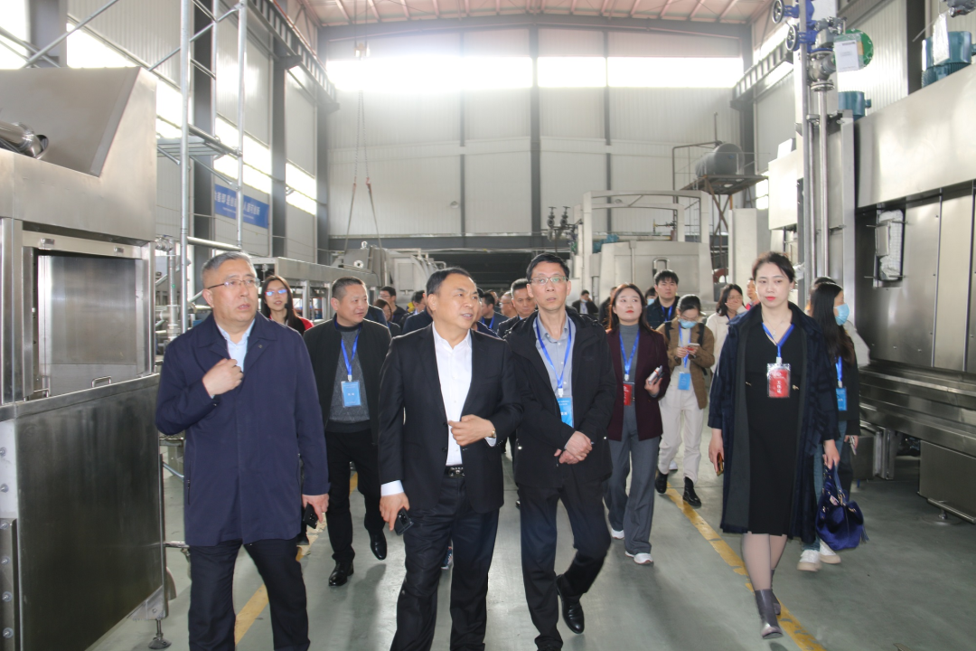 舟山市經(jīng)信局副局長毛潤洲攜舟山市優(yōu)秀企業(yè)家代表一行40余人蒞臨銳智股份調(diào)研考察! 舟山市經(jīng)信局副局長毛潤洲攜舟山市優(yōu)秀企業(yè)家代表一行40余人蒞臨銳智股份調(diào)研考察!